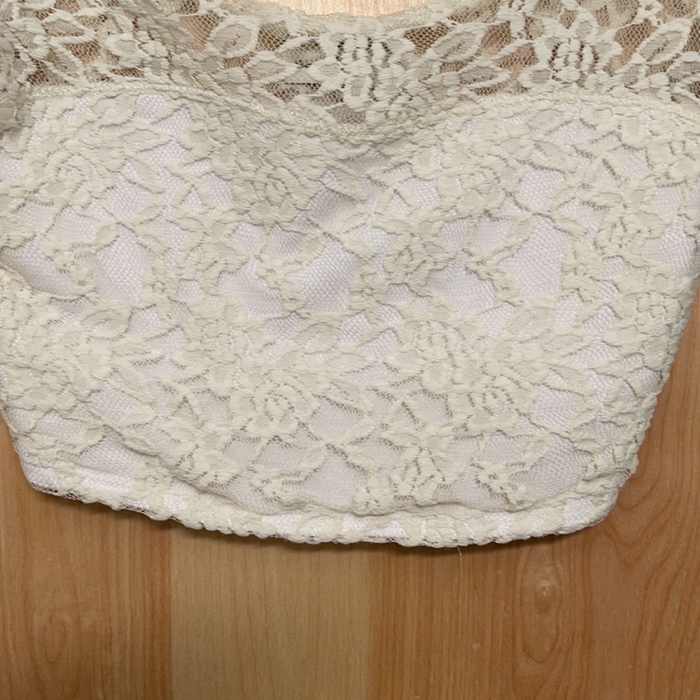 Abercrombie and Finch Crop Top Shirt - Picture 2 of 5